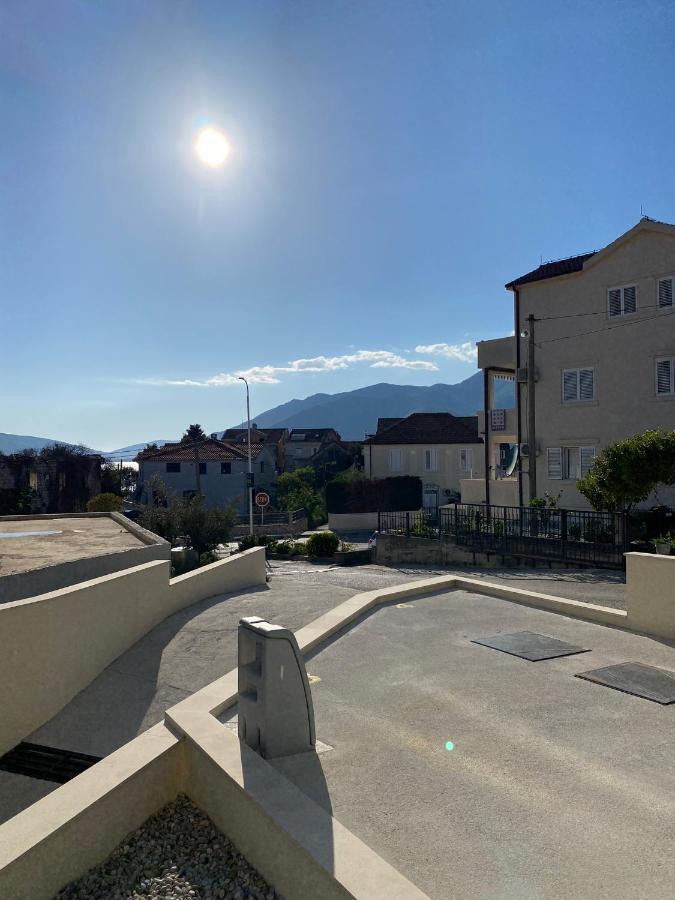 Fides Stylish Apartments Tivat With Pool 外观 照片